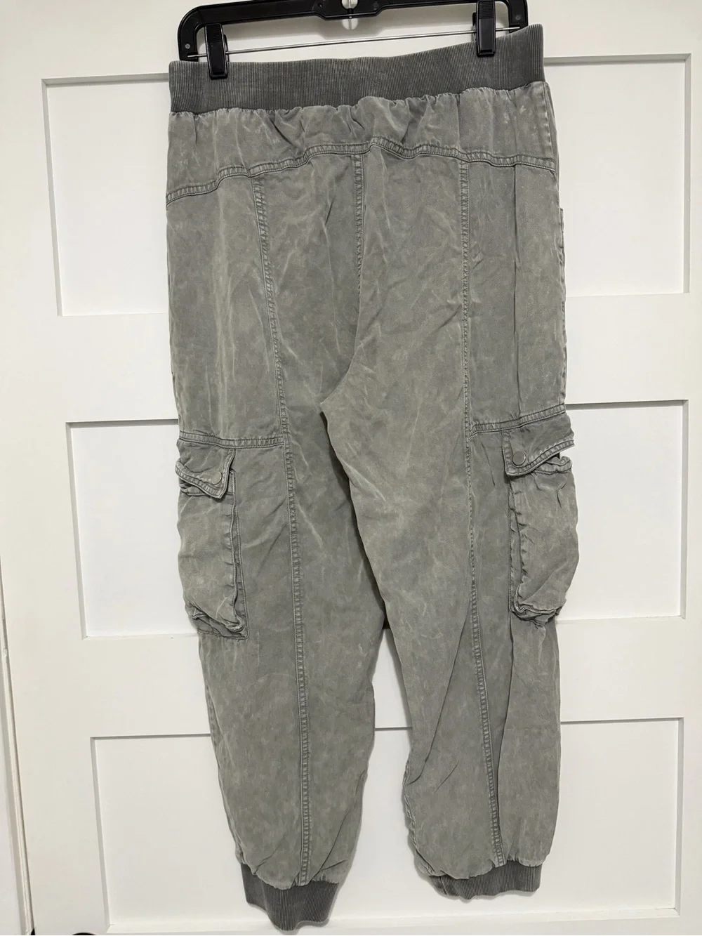 By Anthropologie Women's Gray Cargo Jogger Pants Size Medium 8582